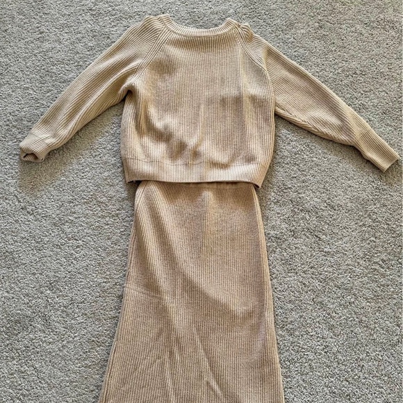 Dresses & Skirts - Women’s matching skirt set